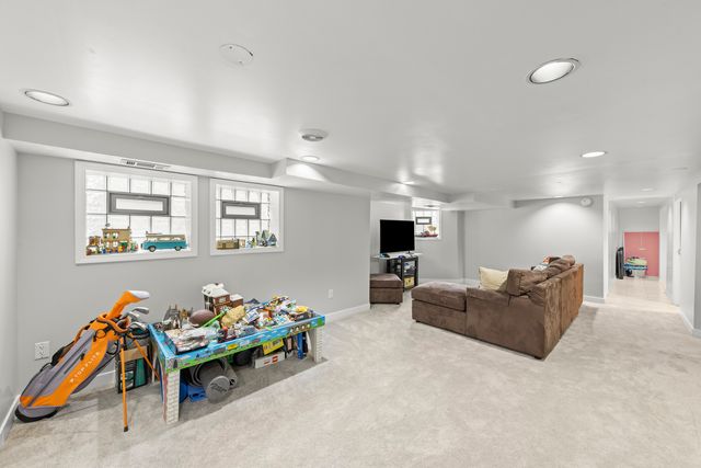 5009 W Catalpa Avenue, Chicago, IL 60630