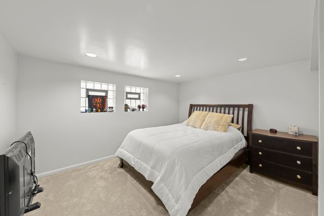 5009 W Catalpa Avenue, Chicago, IL 60630