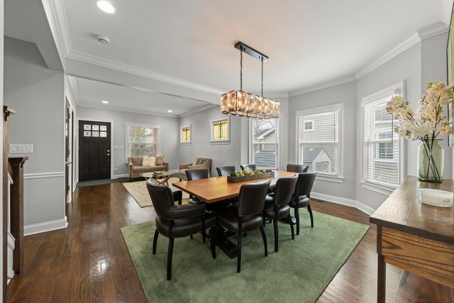 5009 W Catalpa Avenue, Chicago, IL 60630