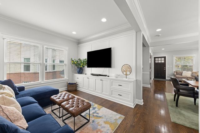 5009 W Catalpa Avenue, Chicago, IL 60630