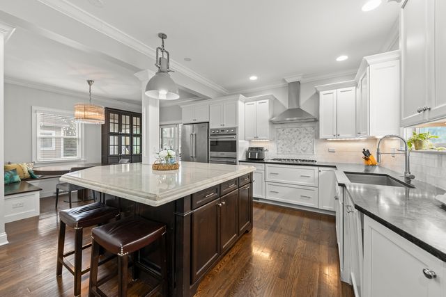 5009 W Catalpa Avenue, Chicago, IL 60630