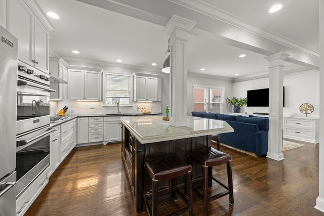 5009 W Catalpa Avenue, Chicago, IL 60630