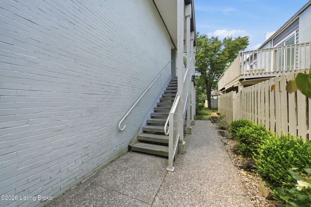 1935 Gardiner Ln APT F89, Louisville, KY 40205