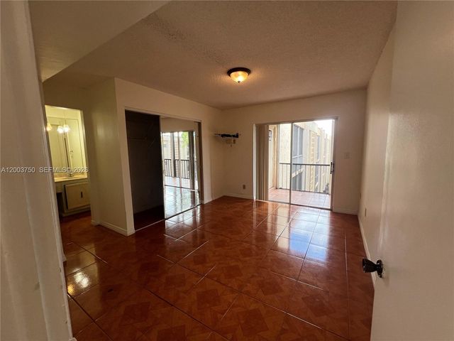 8401 SW 107th Ave 322E, Miami, FL 33173