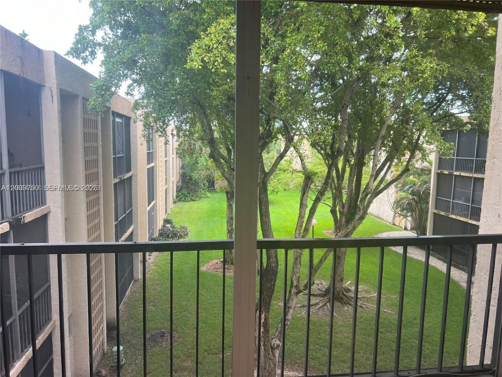 8401 SW 107th Ave 322E, Miami, FL 33173