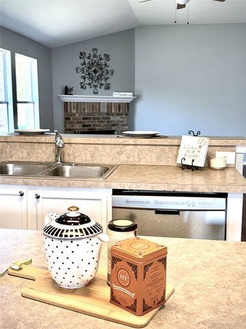 4128 Gladney Lane, Fort Worth, TX 76244