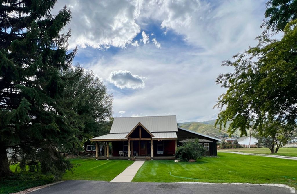 585 N CENTER ST, Midway, UT 84049 — exterior