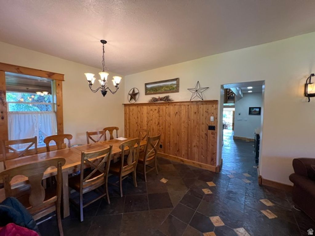 585 N CENTER ST, Midway, UT 84049 — photo 2