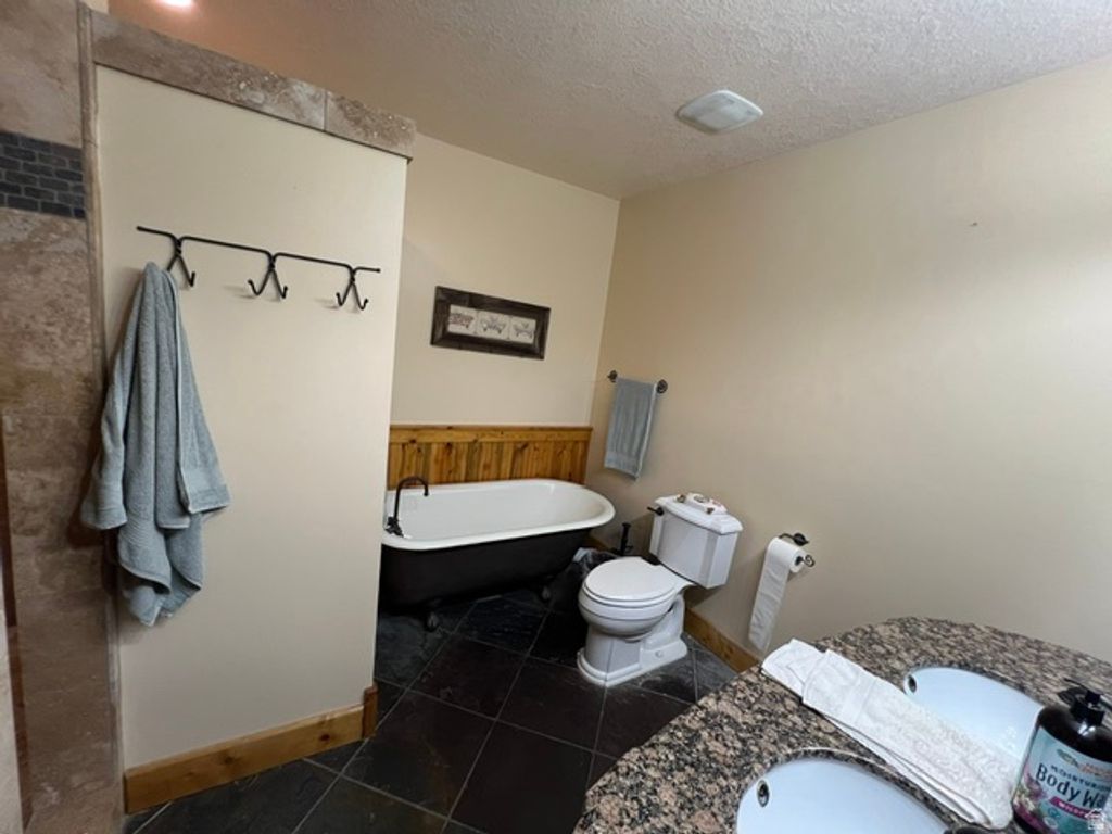 585 N CENTER ST, Midway, UT 84049 — photo 5