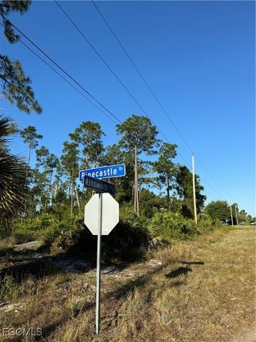 1088/1090 Ainsworth ST E, Lehigh Acres, FL 33974