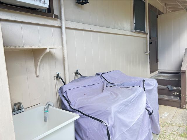 1231 Alexander Street D, Honolulu, HI 96826