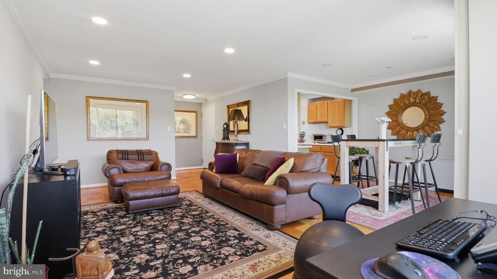 Image 14 of property listing at 10201 GROSVENOR PL #1009, Rockville, MD 20852
