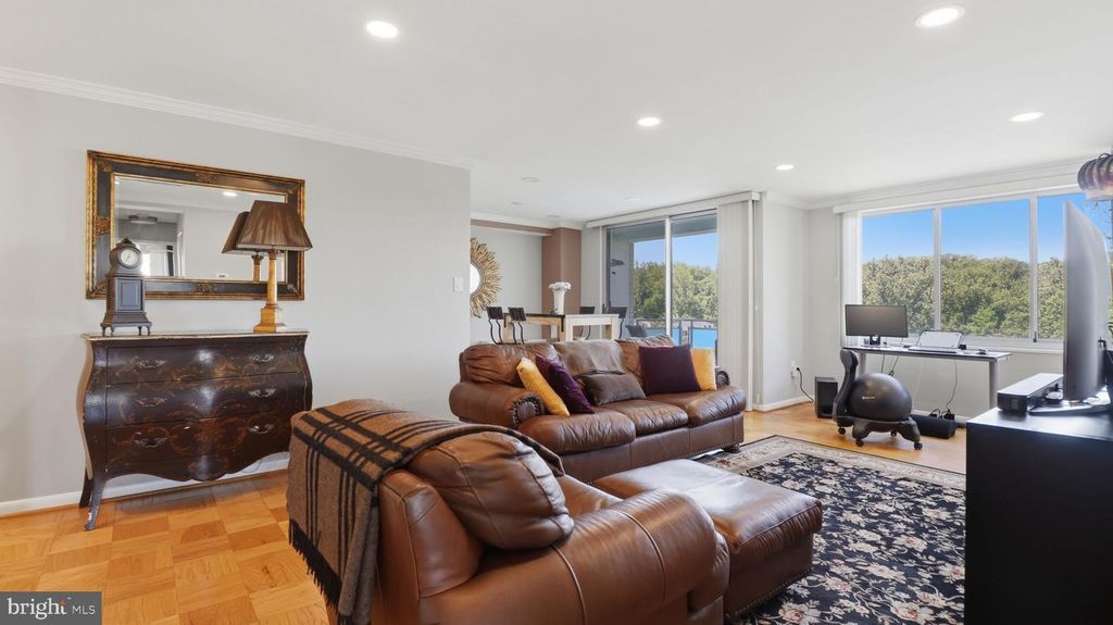Image 15 of property listing at 10201 GROSVENOR PL #1009, Rockville, MD 20852