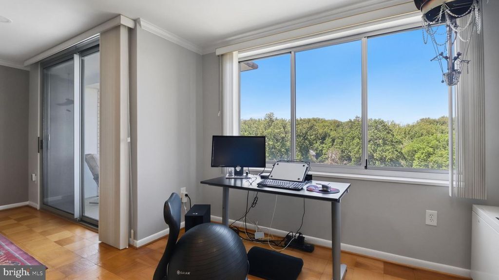 Image 16 of property listing at 10201 GROSVENOR PL #1009, Rockville, MD 20852