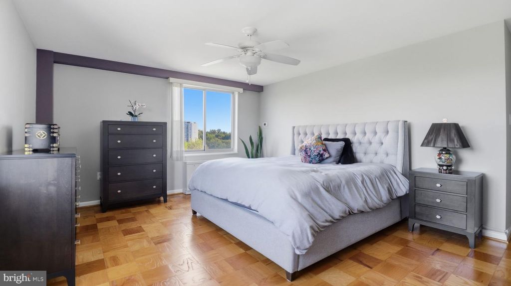 Image 21 of property listing at 10201 GROSVENOR PL #1009, Rockville, MD 20852