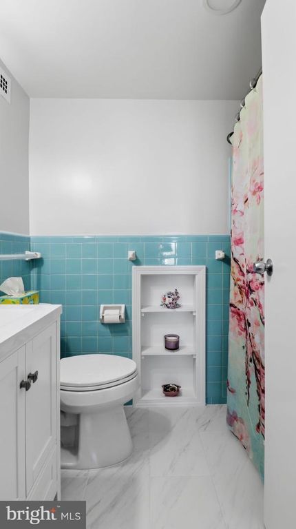 Image 23 of property listing at 10201 GROSVENOR PL #1009, Rockville, MD 20852