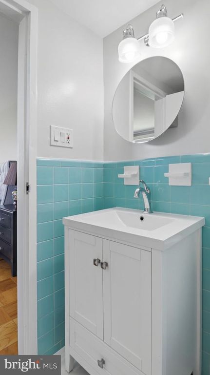 Image 24 of property listing at 10201 GROSVENOR PL #1009, Rockville, MD 20852