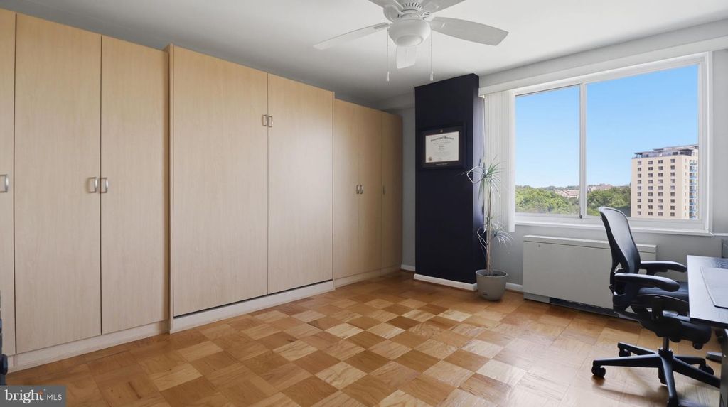 Image 25 of property listing at 10201 GROSVENOR PL #1009, Rockville, MD 20852