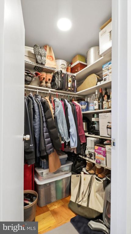 Image 32 of property listing at 10201 GROSVENOR PL #1009, Rockville, MD 20852