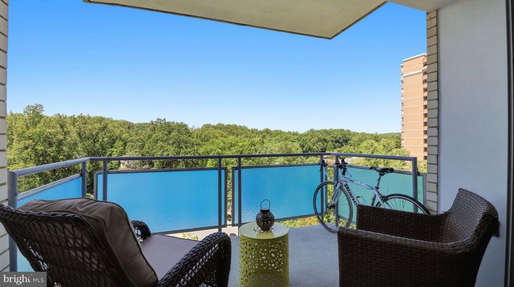 Image 34 of property listing at 10201 GROSVENOR PL #1009, Rockville, MD 20852