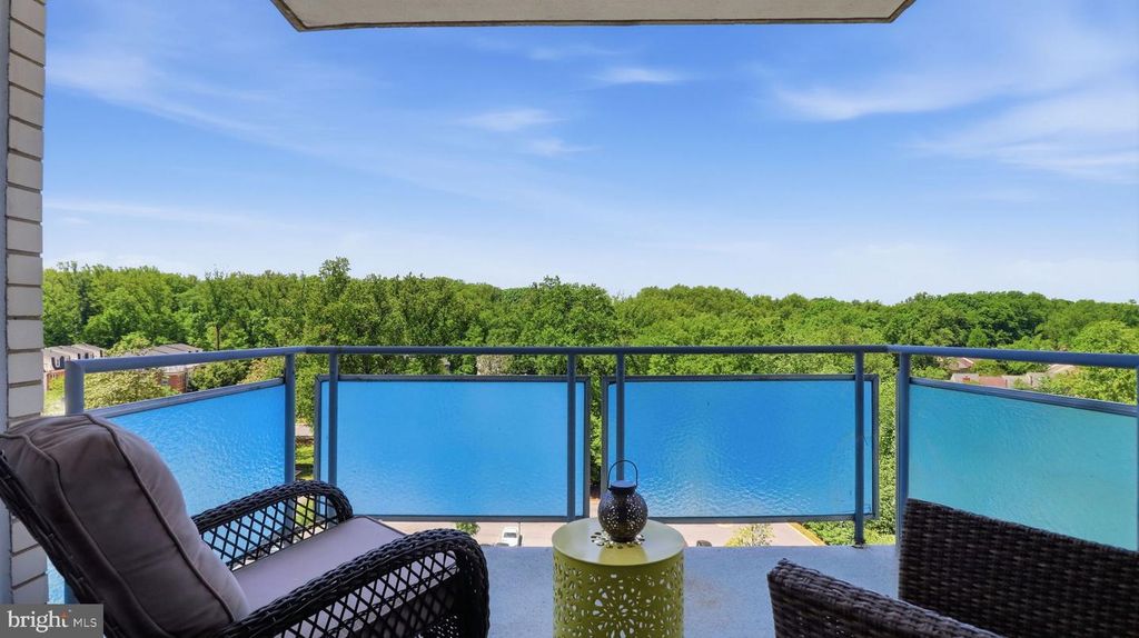 Image 35 of property listing at 10201 GROSVENOR PL #1009, Rockville, MD 20852
