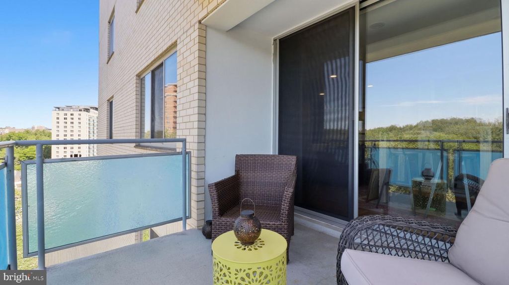Image 36 of property listing at 10201 GROSVENOR PL #1009, Rockville, MD 20852