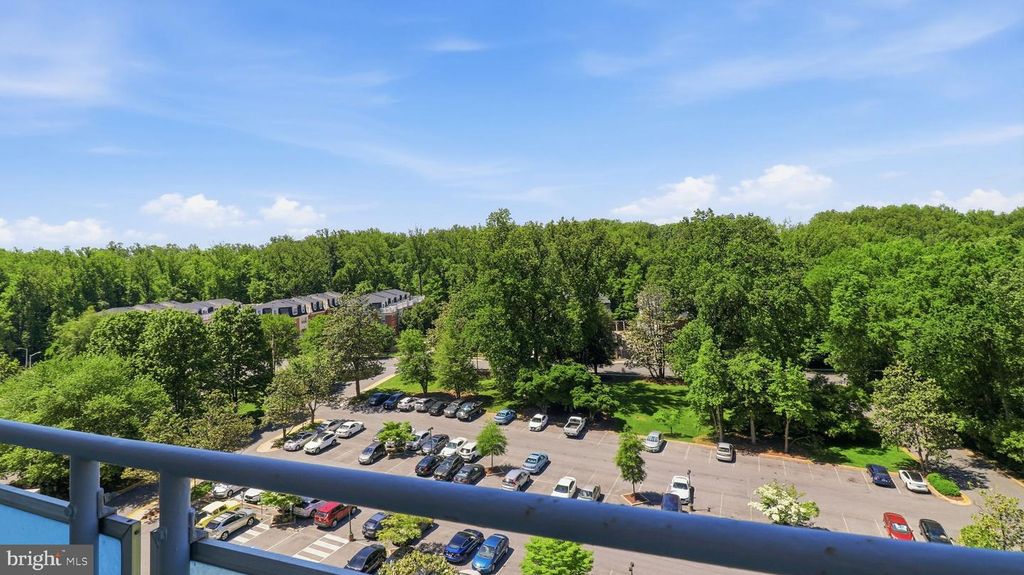 Image 37 of property listing at 10201 GROSVENOR PL #1009, Rockville, MD 20852