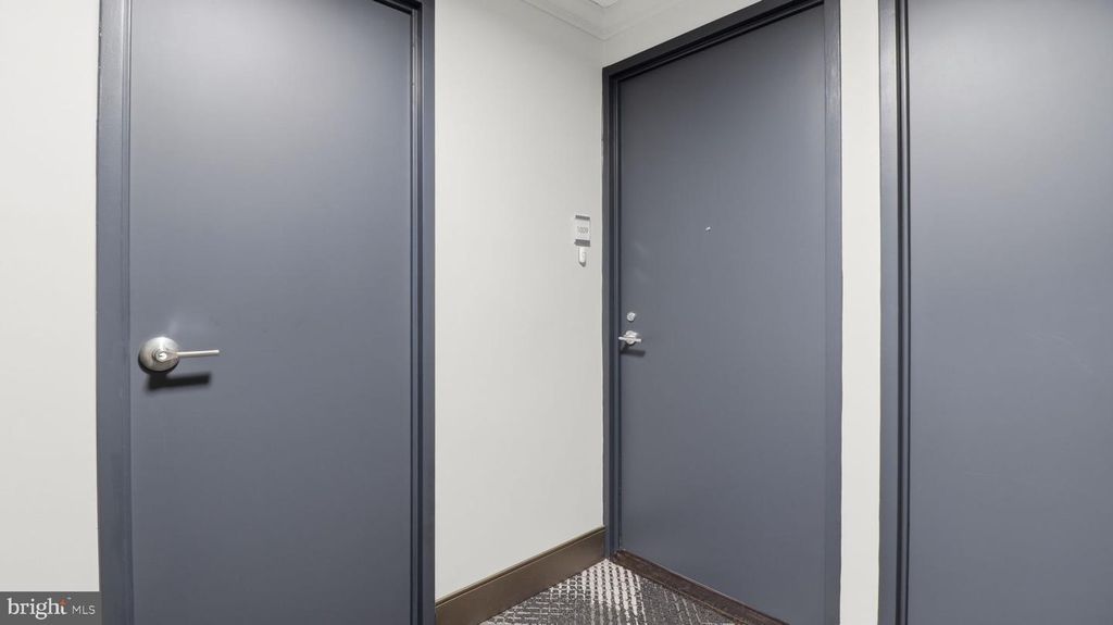 Image 40 of property listing at 10201 GROSVENOR PL #1009, Rockville, MD 20852