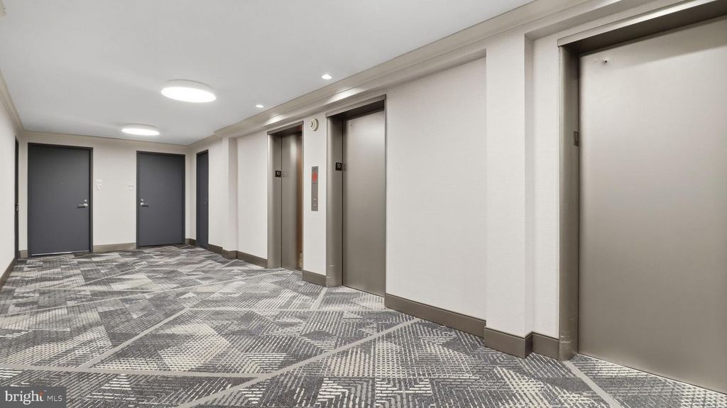 Image 43 of property listing at 10201 GROSVENOR PL #1009, Rockville, MD 20852