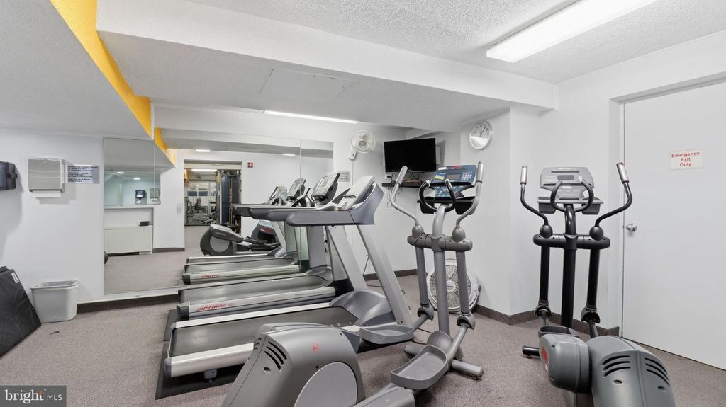 Image 47 of property listing at 10201 GROSVENOR PL #1009, Rockville, MD 20852
