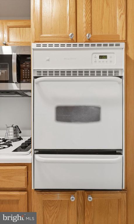 Image 5 of property listing at 10201 GROSVENOR PL #1009, Rockville, MD 20852