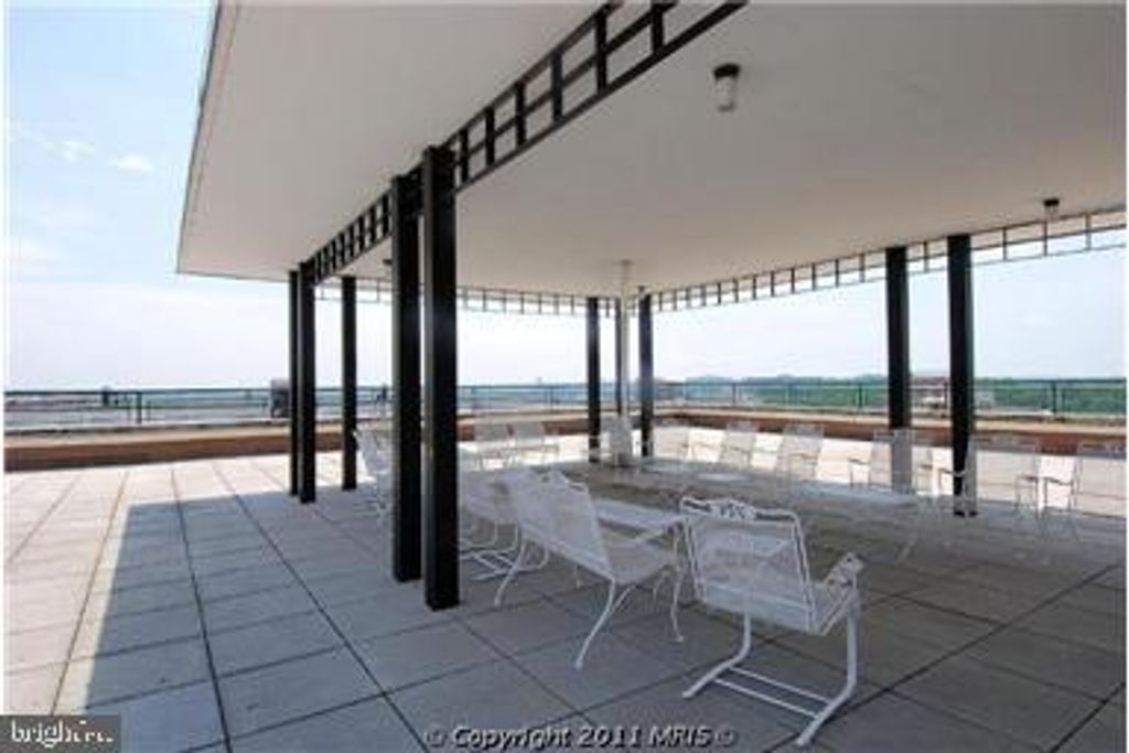 Image 50 of property listing at 10201 GROSVENOR PL #1009, Rockville, MD 20852
