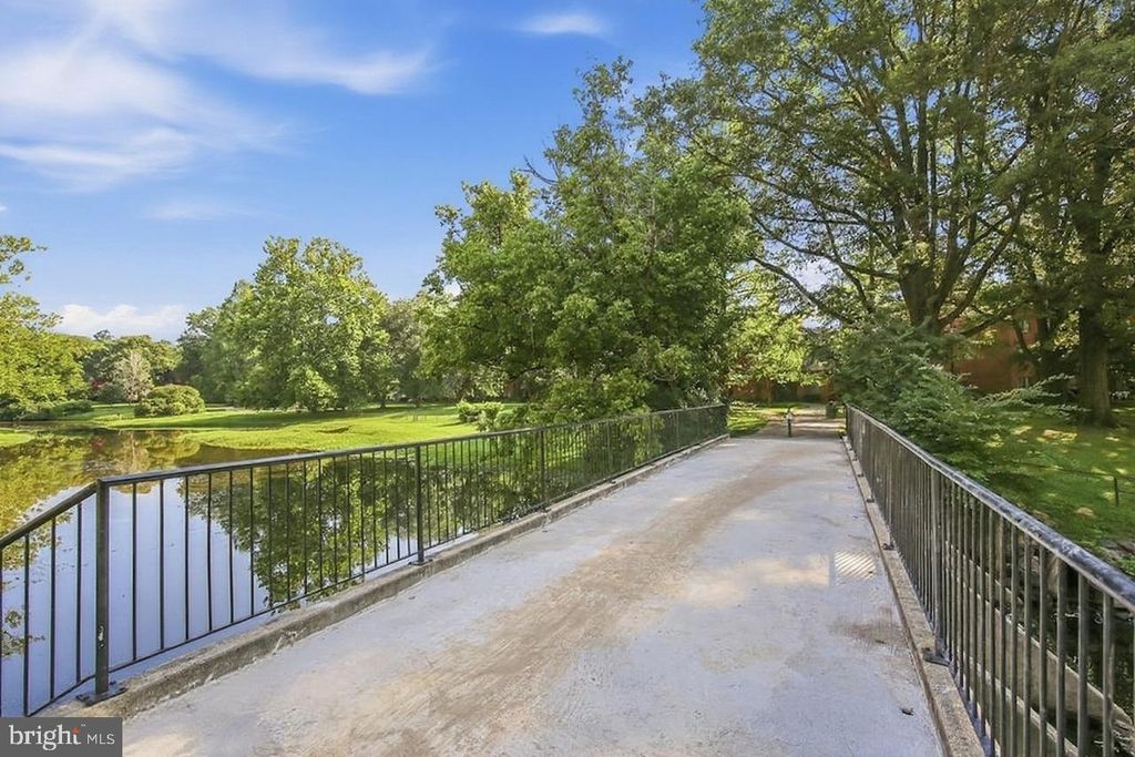 Image 54 of property listing at 10201 GROSVENOR PL #1009, Rockville, MD 20852