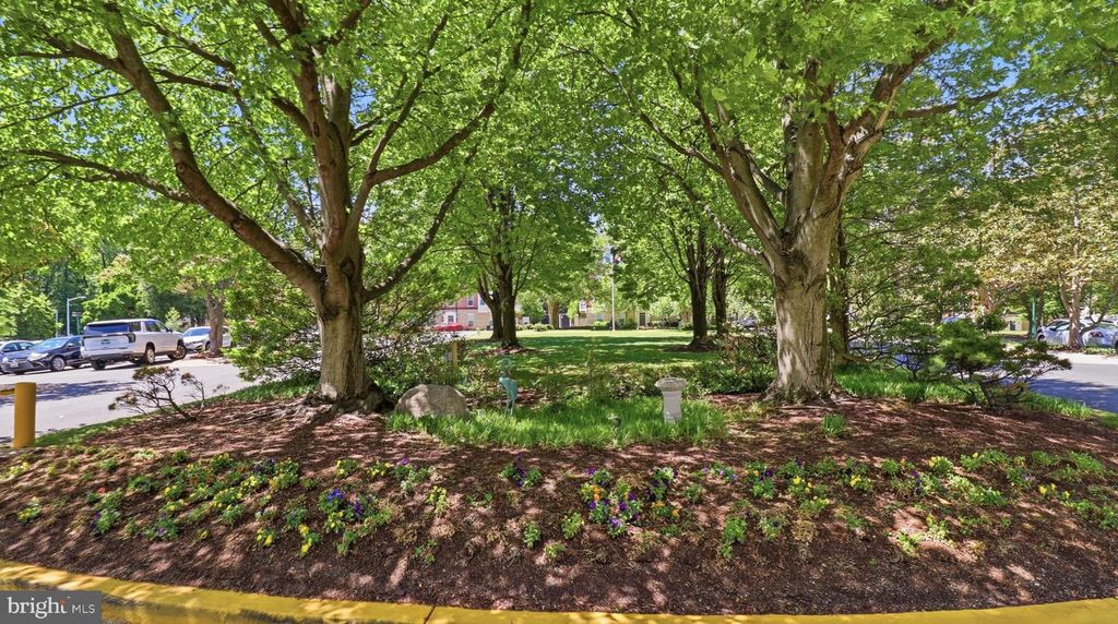 Image 57 of property listing at 10201 GROSVENOR PL #1009, Rockville, MD 20852