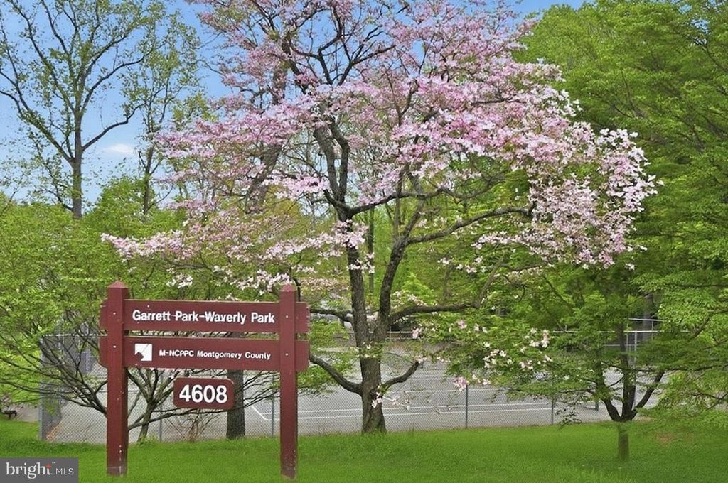 Image 59 of property listing at 10201 GROSVENOR PL #1009, Rockville, MD 20852