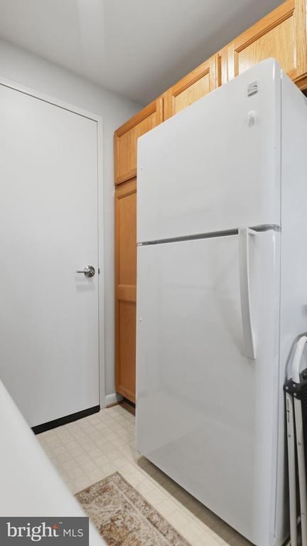 Image 6 of property listing at 10201 GROSVENOR PL #1009, Rockville, MD 20852