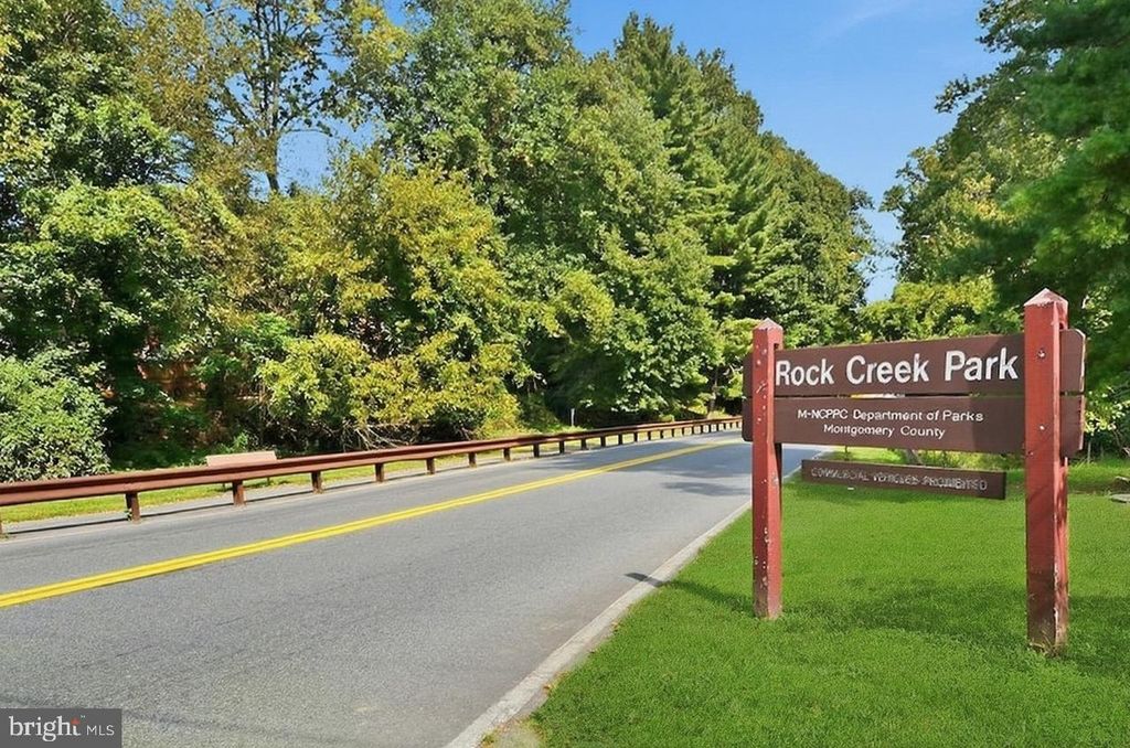 Image 61 of property listing at 10201 GROSVENOR PL #1009, Rockville, MD 20852