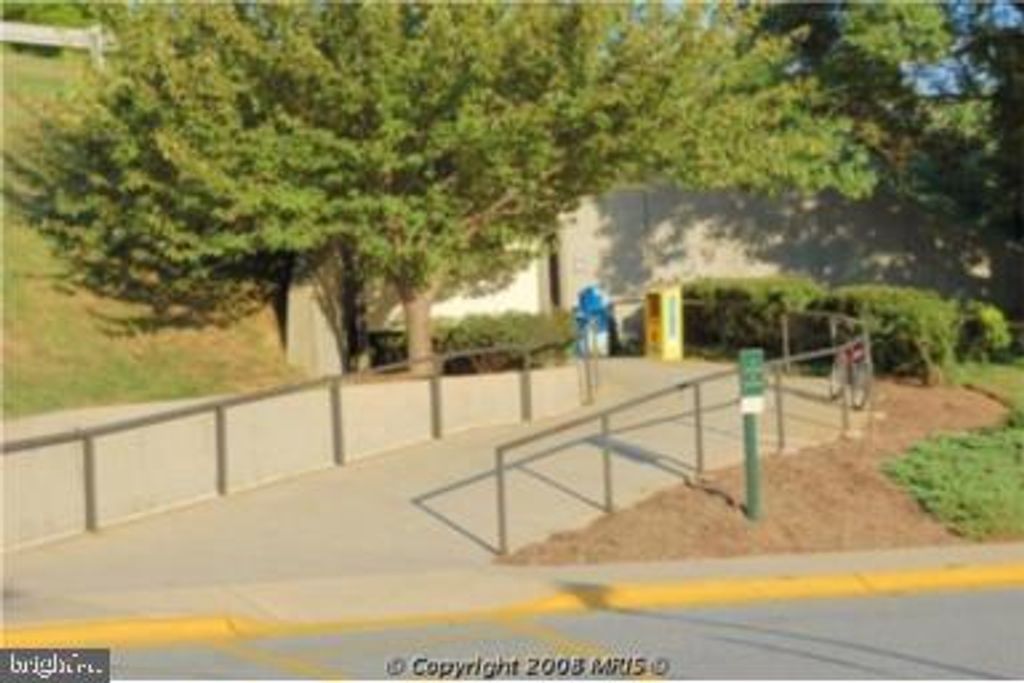 Image 63 of property listing at 10201 GROSVENOR PL #1009, Rockville, MD 20852