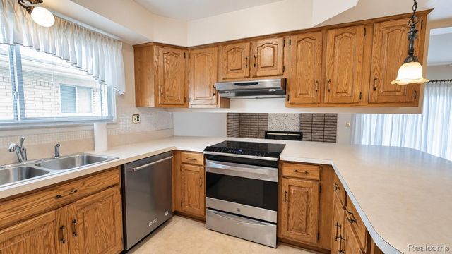 33439 Elgin Court, Sterling Heights, MI 48310
