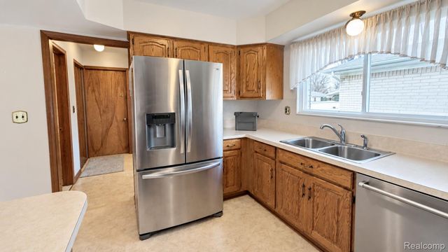 33439 Elgin Court, Sterling Heights, MI 48310