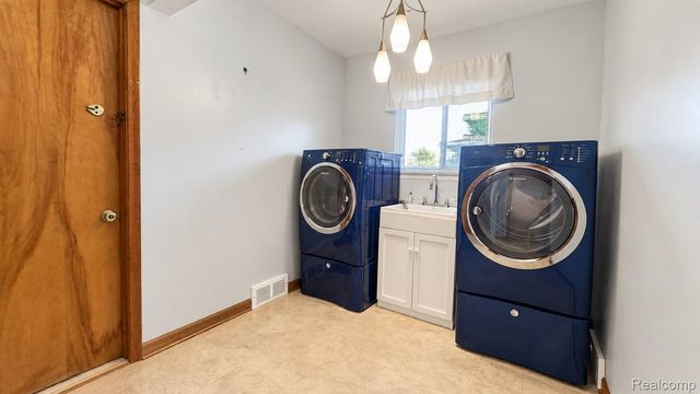 33439 Elgin Court, Sterling Heights, MI 48310