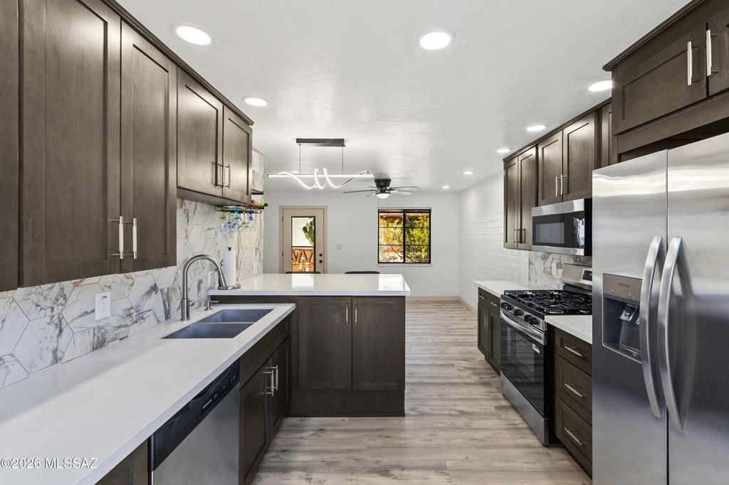 187 S Paseo Tierra, Green Valley, AZ 85614