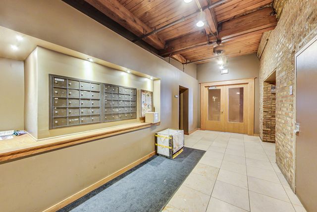 913 W Van Buren Street 6E, Chicago, IL 60607