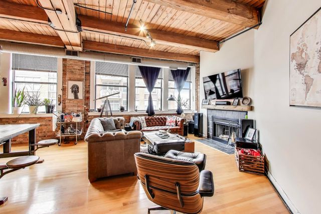 913 W Van Buren Street 6E, Chicago, IL 60607