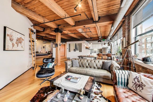 913 W Van Buren Street 6E, Chicago, IL 60607