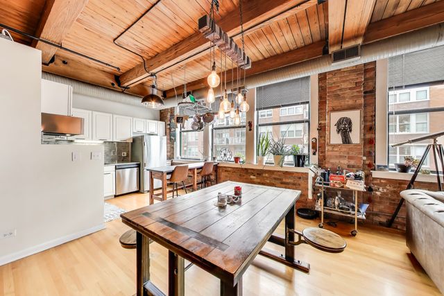 913 W Van Buren Street 6E, Chicago, IL 60607