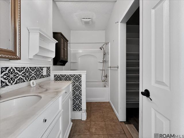 7111 Point Avery Dr, Baton Rouge, LA 70817