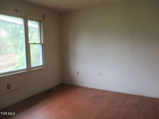 371 Jonesboro Drive, Bluff City, TN 37618