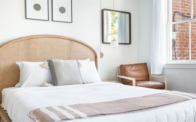 1 E Gordon Street 4, Savannah, GA 31401