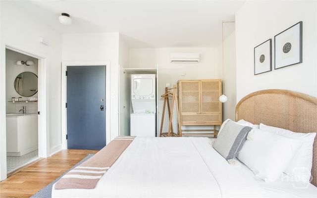 1 E Gordon Street 4, Savannah, GA 31401